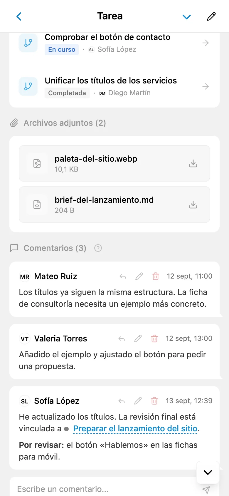Conversación del equipo en los comentarios de una tarea