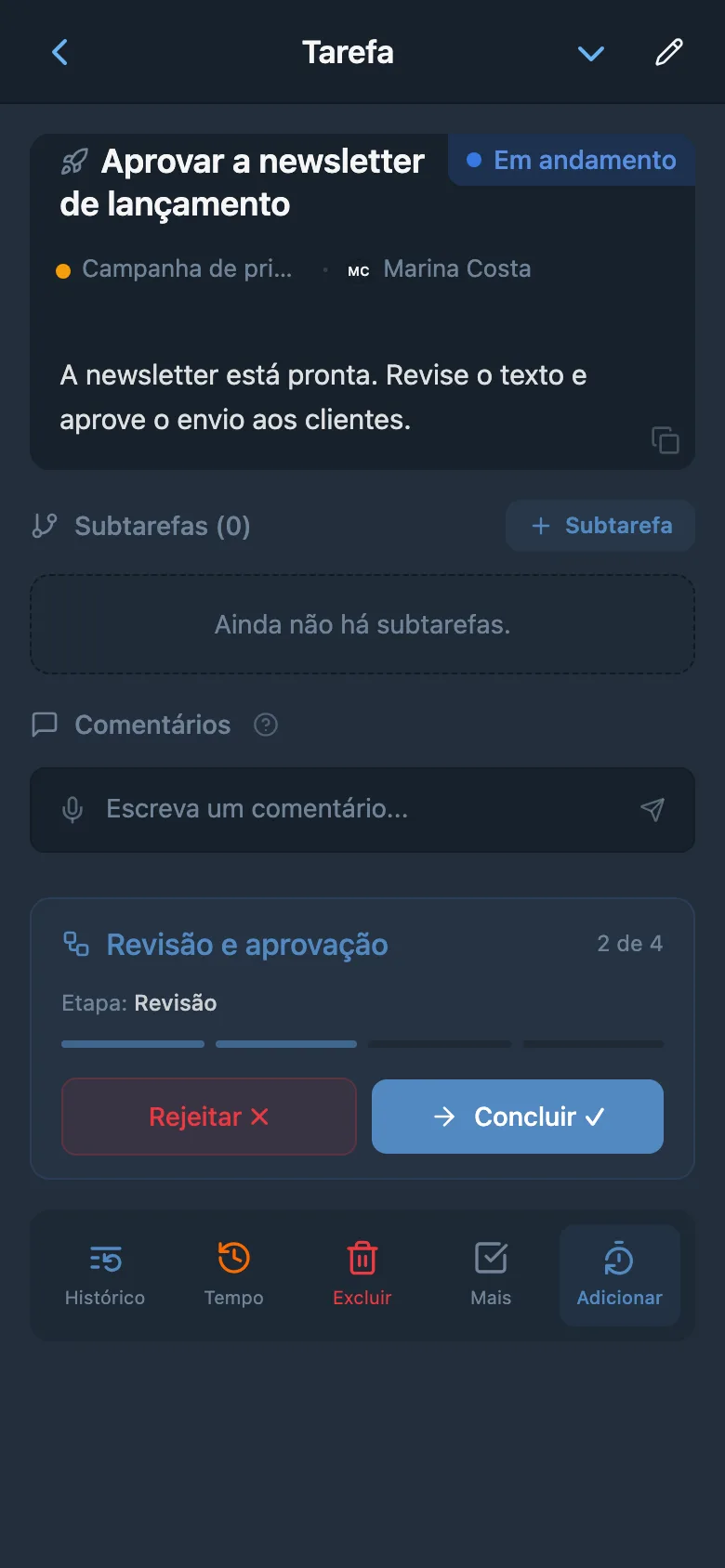 Tarefa de revisão de e-mail com a etapa atual do fluxo e o botão para concluí-la