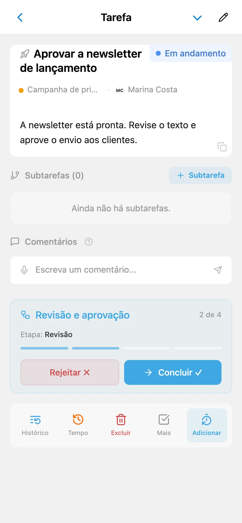 Tarefa de revisão de e-mail com a etapa atual do fluxo e o botão para concluí-la